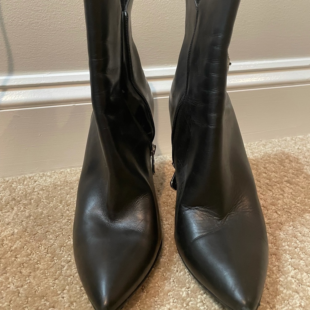 Longchamp Black Leather Booties Sz 8 (Retail $785) - Picture 2 of 12